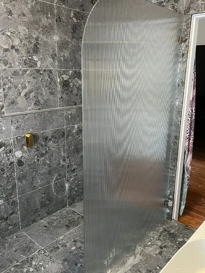 Fluted Narrow line showers
