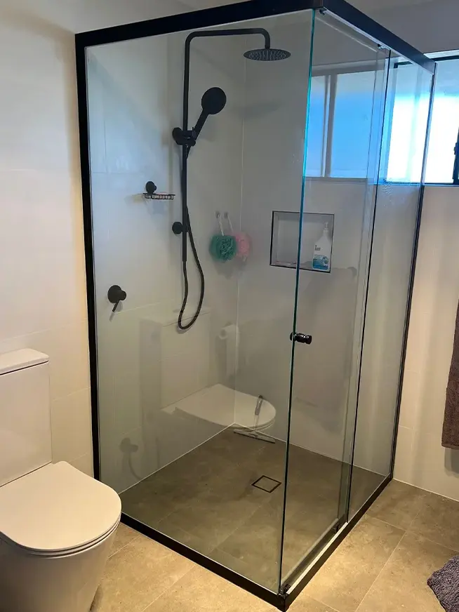 Frameless and Semi Frameless Sliding Showers
