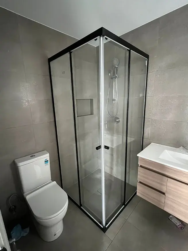 Frameless and Semi Frameless Sliding Showers